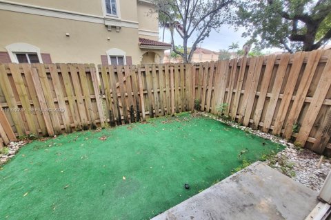 Снять в аренду таунхаус в Дорал, Флорида 3 спальни, 147.62м2, № 1990809 - фото 15