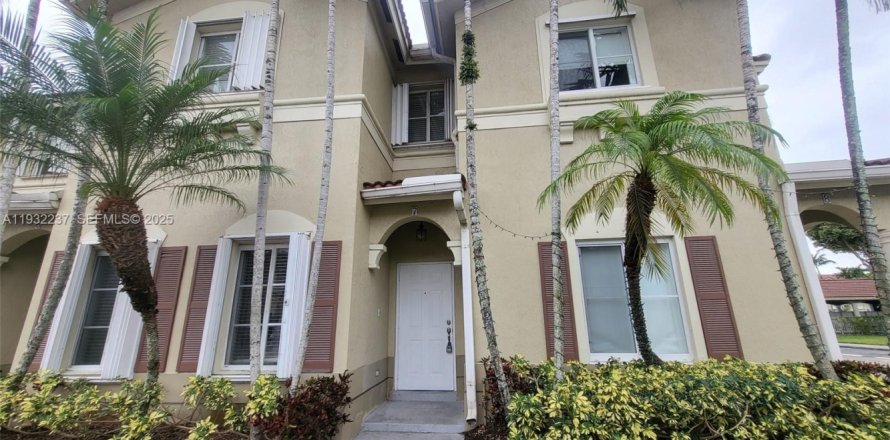 Таунхаус в Дорал, Флорида 3 спальни, 147.62м2 № 1990809