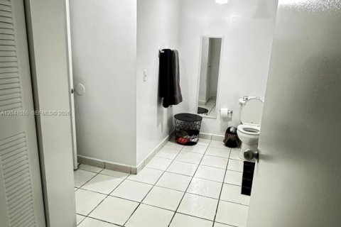 Copropriété à louer à Miami, Floride: 1 chambre, 78.78 m2 № 2266040 - photo 4