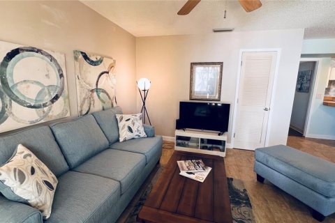 Condo in Tierra Verde, Florida, 1 bedroom  № 2148906 - photo 14