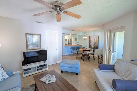 Condo in Tierra Verde, Florida, 1 bedroom  № 2148906 - photo 15