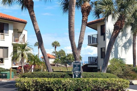 Condo in Tierra Verde, Florida, 1 bedroom  № 2148906 - photo 4