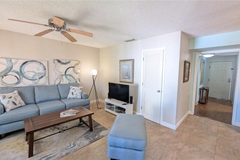 Condo in Tierra Verde, Florida, 1 bedroom  № 2148906 - photo 12