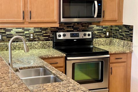 Townhouse in Oviedo, Florida 3 bedrooms, 162.86 sq.m. № 1915937 - photo 2