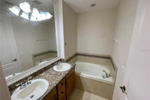 Townhouse in Oviedo, Florida 3 bedrooms, 162.86 sq.m. № 1915937 - photo 9