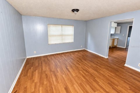 House in Tampa, Florida 3 bedrooms, 136.01 sq.m. № 2402754 - photo 8