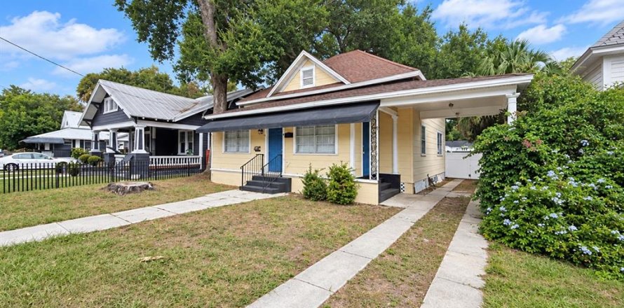 House in Tampa, Florida 3 bedrooms, 136.01 sq.m. № 2402754