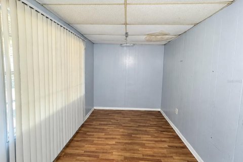 House in Tampa, Florida 3 bedrooms, 136.01 sq.m. № 2402754 - photo 2