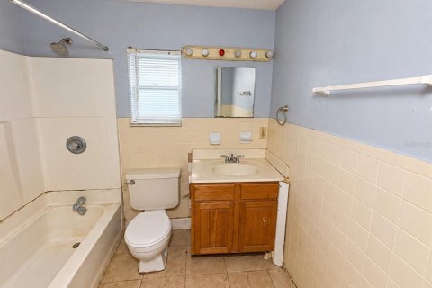 House in Tampa, Florida 3 bedrooms, 136.01 sq.m. № 2402754 - photo 6
