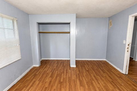 House in Tampa, Florida 3 bedrooms, 136.01 sq.m. № 2402754 - photo 5