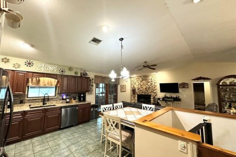 House in Clermont, Florida 3 bedrooms, 327.76 sq.m. № 2230573 - photo 12