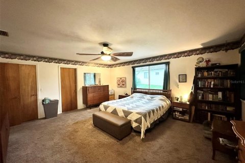 House in Clermont, Florida 3 bedrooms, 327.76 sq.m. № 2230573 - photo 14