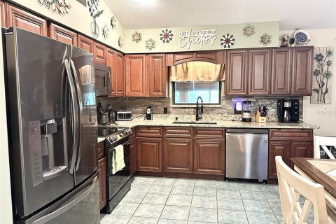 House in Clermont, Florida 3 bedrooms, 327.76 sq.m. № 2230573 - photo 4