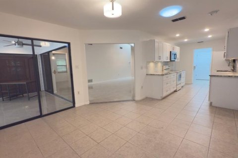 Casa en alquiler en Sarasota, Florida, 2 dormitorios, 135.27 m2 № 1848442 - foto 7