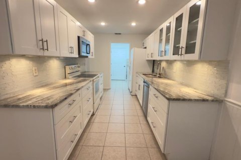 Casa en alquiler en Sarasota, Florida, 2 dormitorios, 135.27 m2 № 1848442 - foto 6