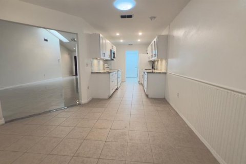Casa en alquiler en Sarasota, Florida, 2 dormitorios, 135.27 m2 № 1848442 - foto 8