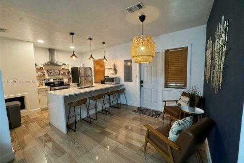 House in Fort Lauderdale, Florida 2 bedrooms, 85.84 sq.m. № 2068648