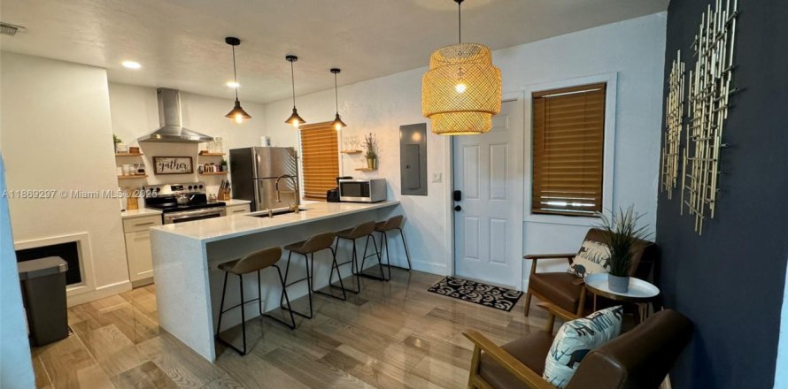 House in Fort Lauderdale, Florida 2 bedrooms, 85.84 sq.m. № 2068648