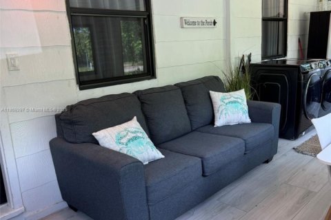 House in Fort Lauderdale, Florida 2 bedrooms, 85.84 sq.m. № 2068648 - photo 11