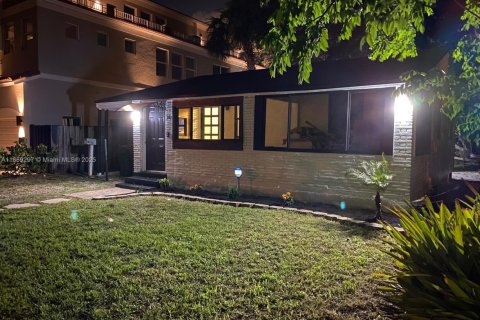 House in Fort Lauderdale, Florida 2 bedrooms, 85.84 sq.m. № 2068648 - photo 6