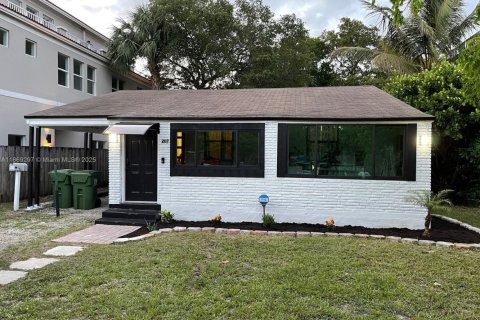 House in Fort Lauderdale, Florida 2 bedrooms, 85.84 sq.m. № 2068648 - photo 9