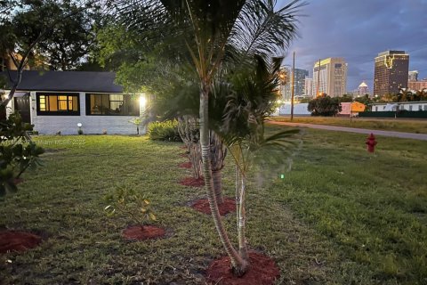 House in Fort Lauderdale, Florida 2 bedrooms, 85.84 sq.m. № 2068648 - photo 3