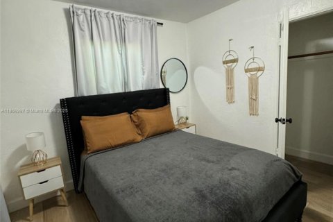 House in Fort Lauderdale, Florida 2 bedrooms, 85.84 sq.m. № 2068648 - photo 23