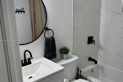House in Fort Lauderdale, Florida 2 bedrooms, 85.84 sq.m. № 2068648 - photo 26