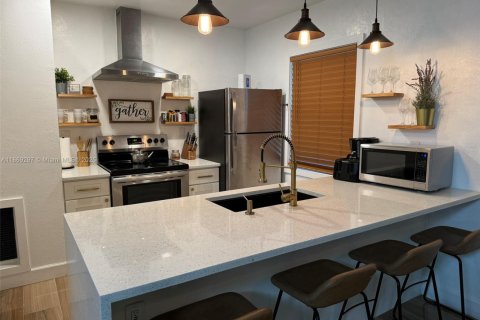 House in Fort Lauderdale, Florida 2 bedrooms, 85.84 sq.m. № 2068648 - photo 30