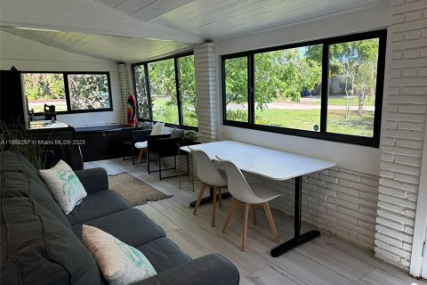 House in Fort Lauderdale, Florida 2 bedrooms, 85.84 sq.m. № 2068648 - photo 10