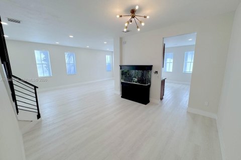 Townhouse in Doral, Florida 4 bedrooms, 204.11 sq.m. № 2003581 - photo 15