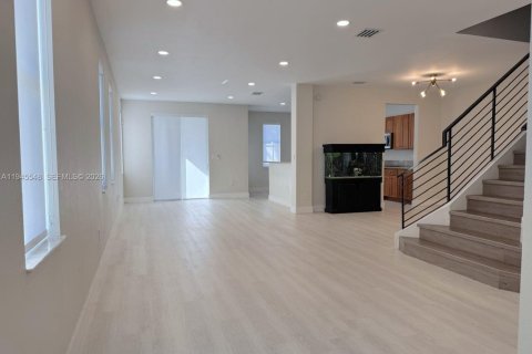 Townhouse in Doral, Florida 4 bedrooms, 204.11 sq.m. № 2003581 - photo 23