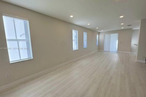 Townhouse in Doral, Florida 4 bedrooms, 204.11 sq.m. № 2003581 - photo 9