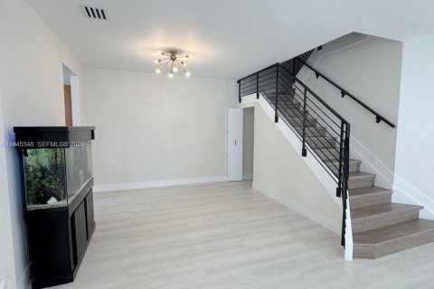 Townhouse in Doral, Florida 4 bedrooms, 204.11 sq.m. № 2003581 - photo 8