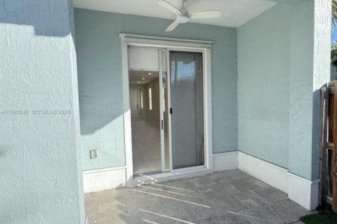Townhouse in Doral, Florida 4 bedrooms, 204.11 sq.m. № 2003581 - photo 29