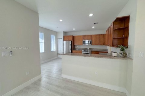 Townhouse in Doral, Florida 4 bedrooms, 204.11 sq.m. № 2003581 - photo 11