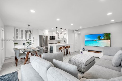 Condominio en alquiler en Deerfield Beach, Florida, 2 dormitorios, 79.9 m2 № 2075748 - foto 11