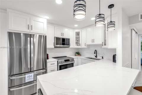 Condominio en alquiler en Deerfield Beach, Florida, 2 dormitorios, 79.9 m2 № 2075748 - foto 5