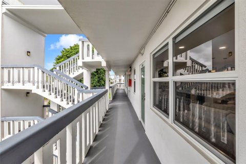 Condominio en alquiler en Deerfield Beach, Florida, 2 dormitorios, 79.9 m2 № 2075748 - foto 23