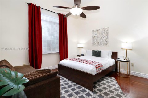 Снять в аренду виллу или дом в Пальметто-Бей, Флорида 6 спален, 385.73м2, № 1992514 - фото 13