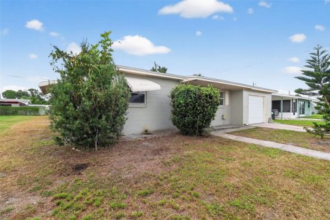 House in North Port, Florida 3 bedrooms, 105.44 sq.m. № 1904645 - photo 2
