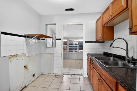 House in North Port, Florida 3 bedrooms, 105.44 sq.m. № 1904645 - photo 8