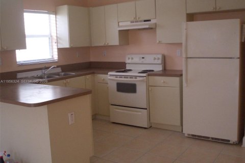 Casa en alquiler en Homestead, Florida, 3 dormitorios, 133.22 m2 № 2010803 - foto 4