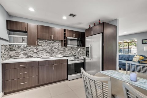House in North Miami, Florida 2 bedrooms, 74.32 sq.m. № 1868073 - photo 9