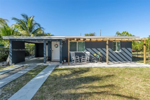 House in North Miami, Florida 2 bedrooms, 74.32 sq.m. № 1868073 - photo 2