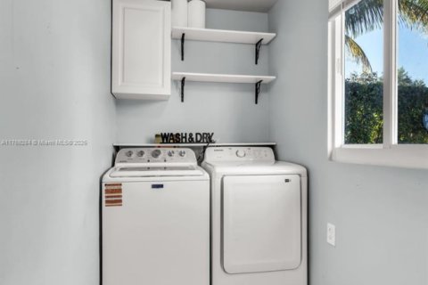 House in North Miami, Florida 2 bedrooms, 74.32 sq.m. № 1868073 - photo 10