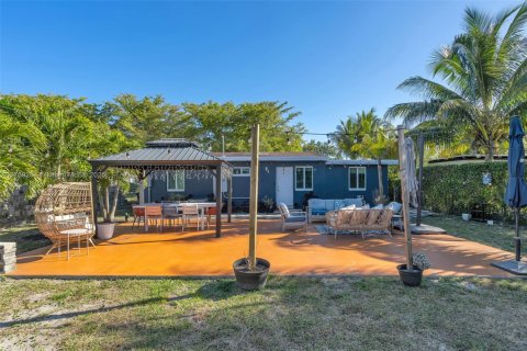 House in North Miami, Florida 2 bedrooms, 74.32 sq.m. № 1868073 - photo 16