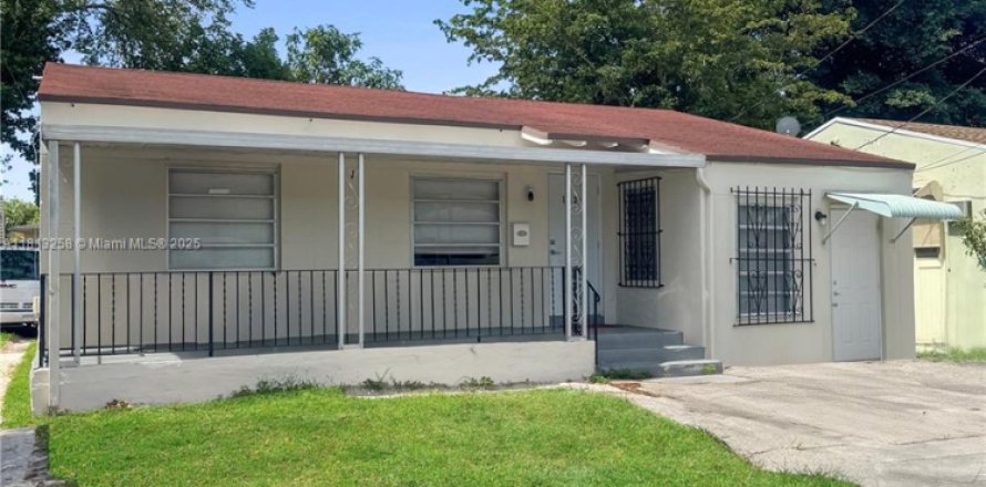 House in Miami, Florida 4 bedrooms, 110.83 sq.m. № 1760901