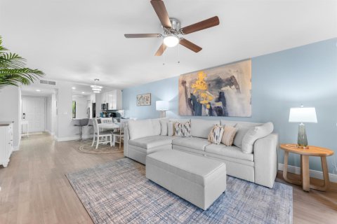 Condo in Delray Beach, Florida, 2 bedrooms  № 2174139 - photo 15