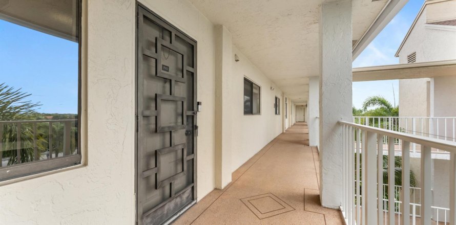 Condo in Delray Beach, Florida, 2 bedrooms  № 2174139